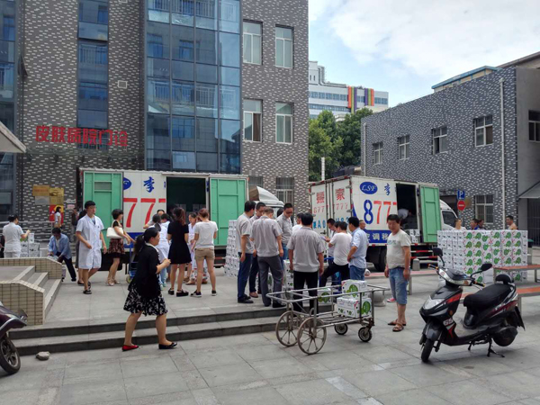 7.18慰问全院教职工.JPG
