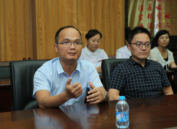 张良平主治医师作表态发言.jpg
