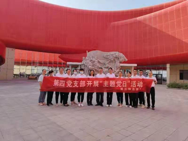 参加当地医院党支部活动_副本.jpg