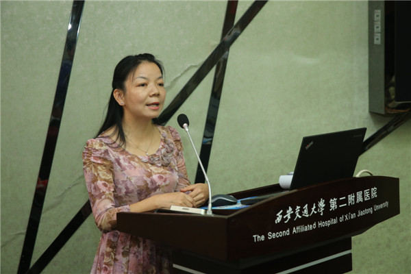 9.妇产科党支部宣传委员郑彩霞汇报.JPG