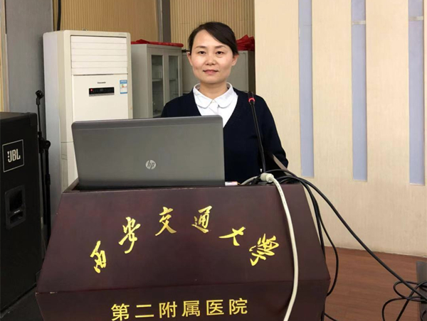干部保健特诊科李婉妮护士长主持活动_副本.jpg