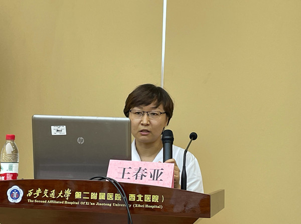 王春亚讲课_副本.jpg