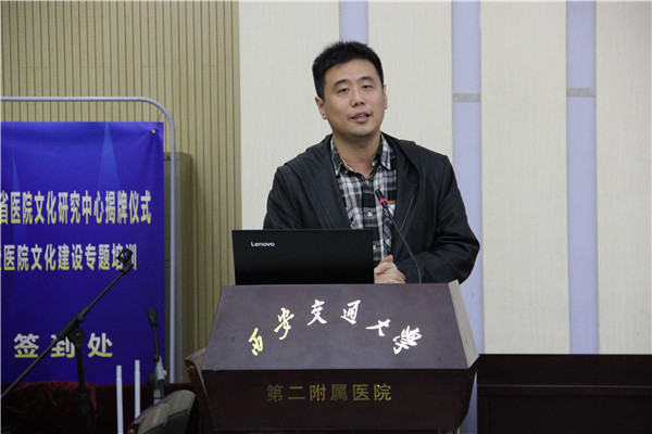 科研院何会做报告.jpg