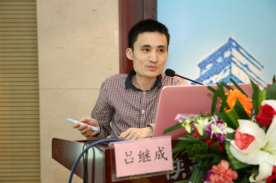 北京大学第一医院肾病科吕继成教授作学术演讲.jpg