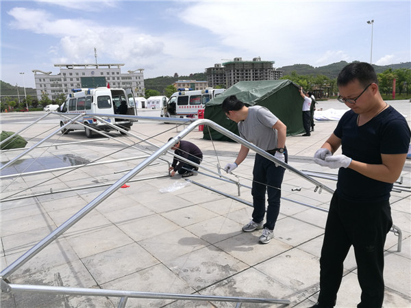 1.搭建帐篷.jpg