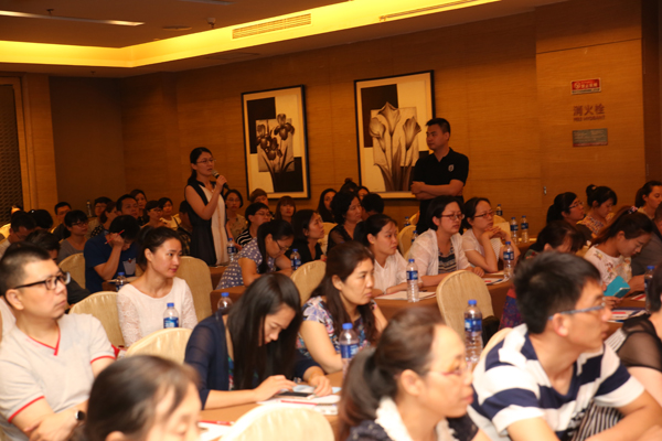 10-学习班学员积极提问.JPG