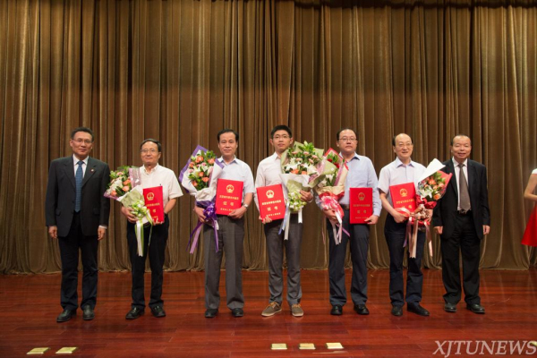 薛荣亮教授代表团队获陕西省科学技术一等奖.jpg