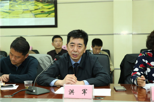 3.西安交大校长助理洪军讲话.JPG