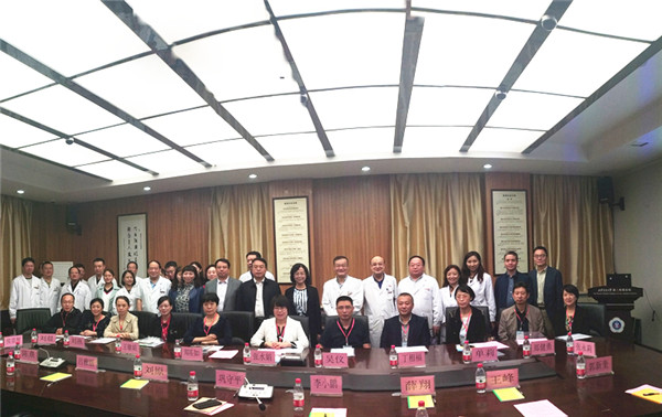 评估专家合影.jpg