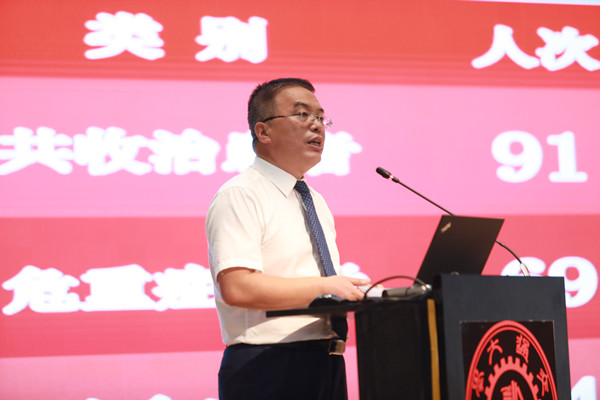 西安交大二附院党委书记巩守平教授做大会报告_副本.jpg
