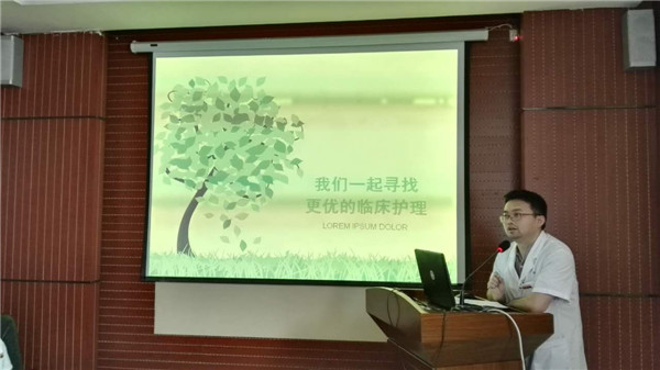 5.中医科针灸医生安鹏进行培训.jpg