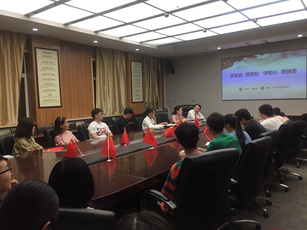 滕书记讲党课_副本.jpg