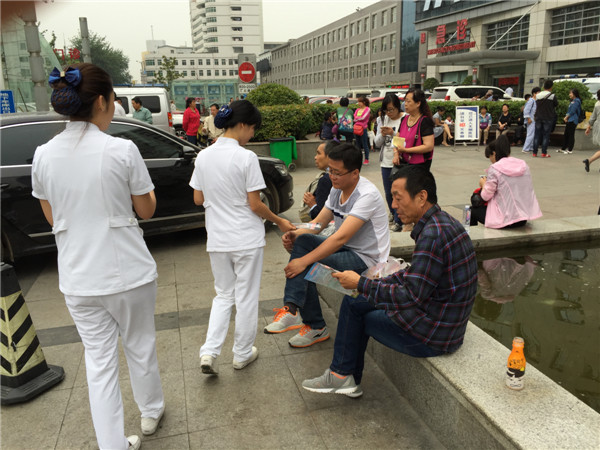 发放宣传材料2.jpg