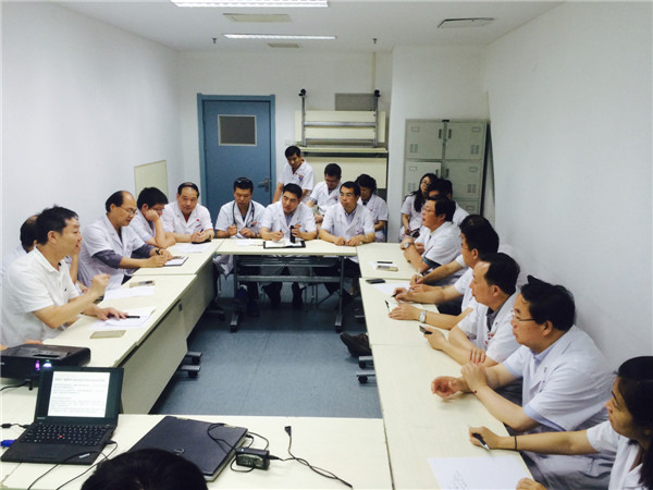高院长主持会议.jpg