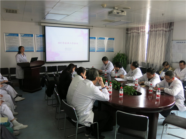 医保办芦巧玲主任介绍我院2016年医保新农合工作运行情况.jpg