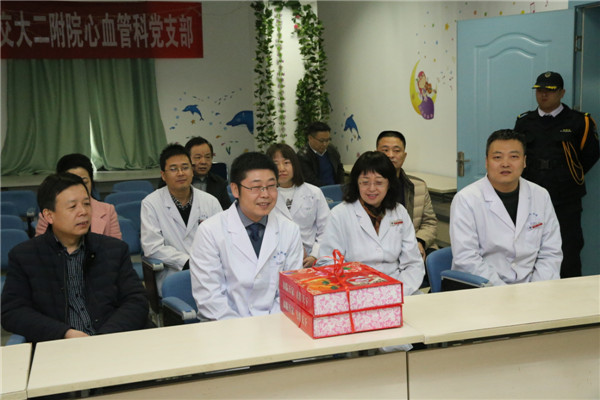8.心血管病院院长兼心内科主任郑强荪对校院领的关怀慰问表示感谢B01R9158.jpg