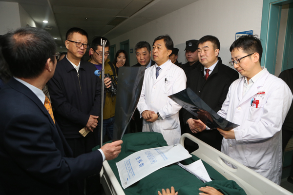 看望受助病患3.JPG