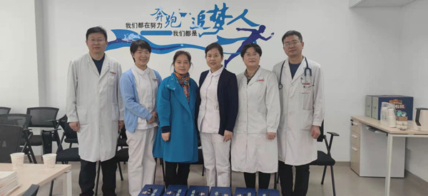 优秀党员合影_副本.jpg