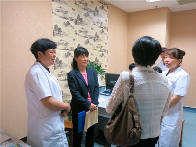 考核组询问省医保门诊特殊疾病申报鉴定业务在我院的执行情况.JPG