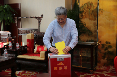 投票选举第九届青委会委员.jpg