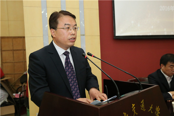 11.新任院党委书记巩守平做就职表态.JPG