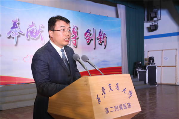 党委书记巩守平宣读表彰名单.jpg