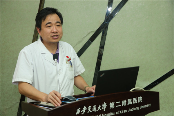 14.普通外科吉鸿教授汇报.JPG