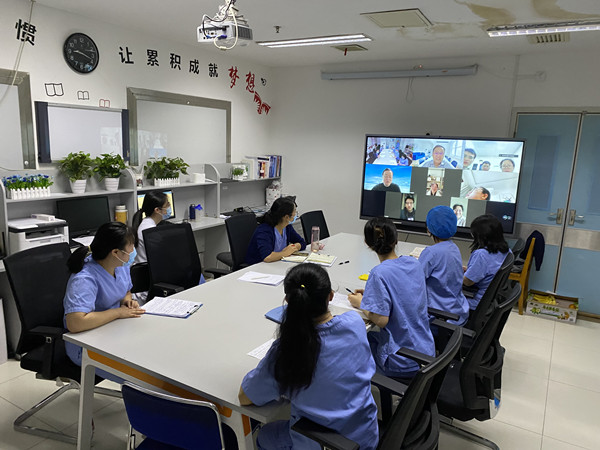 1、重症科学员与老师一起线上查房、汇报病例_副本.jpg