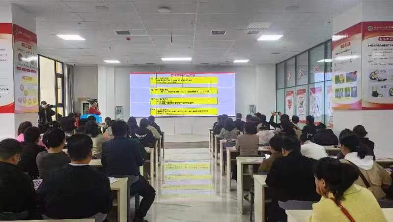 张巧俊教授授课.jpg