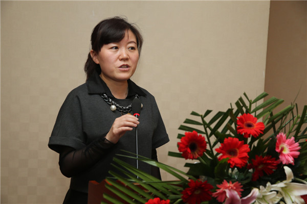 21.新疆医科大学陈丽萍教授做学术演讲.jpg