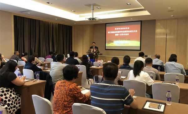 1张抗怀主任主持会议_副本.jpg