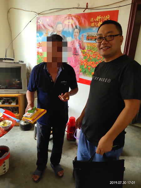 刘瑞银送药_副本.jpg