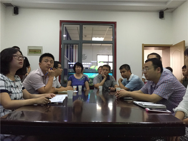 1参加会议领导.jpg