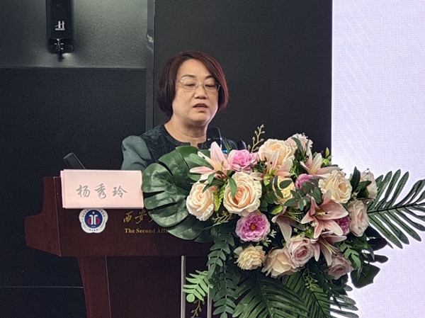 杨秀玲护士长_副本.jpg