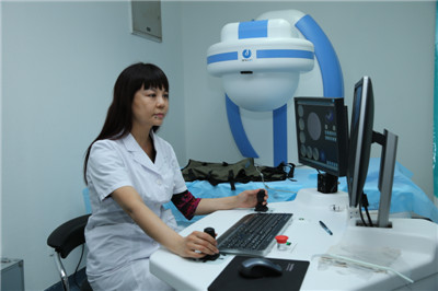 郭晓燕教授做胶囊胃镜应用演示.jpg