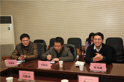 7黄陵县政府县卫生局县医院领导参会.jpg