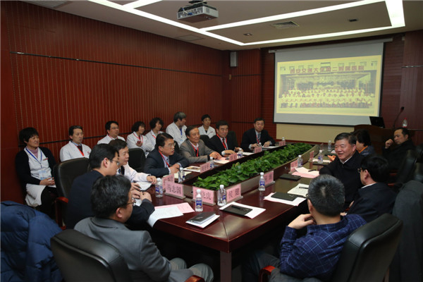 副校长颜虹及院领导班子聆听陈竺院士讲话.jpg