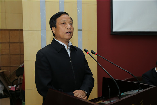 9.离任党委书记韦俊荣教授发表感言.JPG