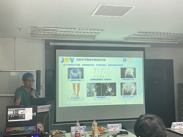 杨佩教授现场授课_副本.jpg