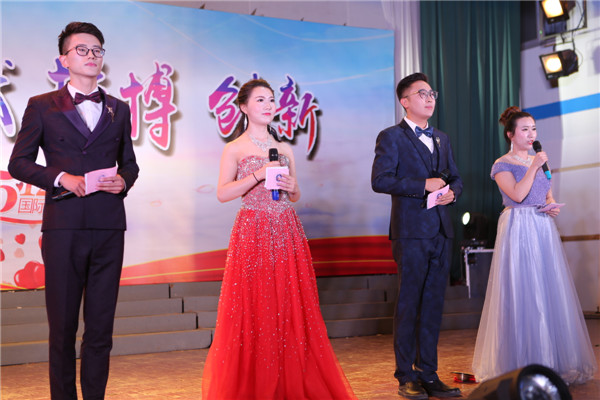 文艺汇演主持人.jpg