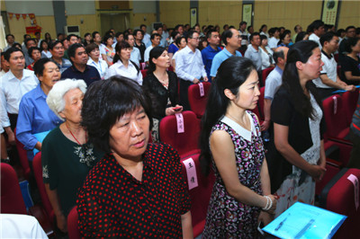 32、奏唱国际歌.JPG