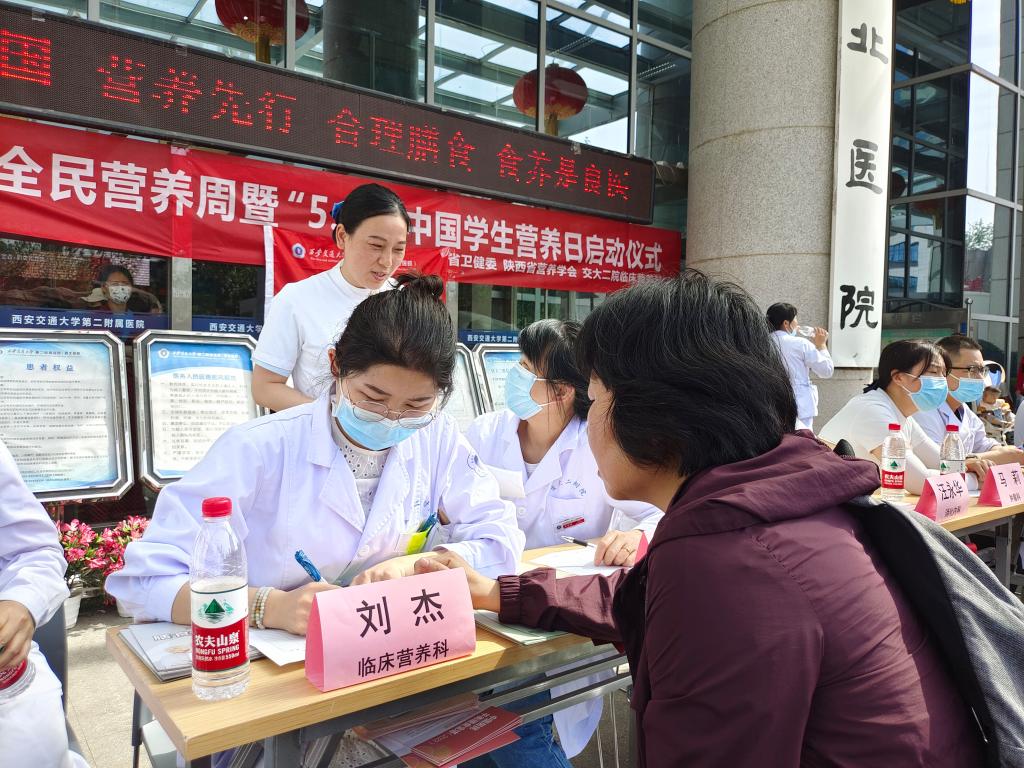 刘杰医生义诊.jpg