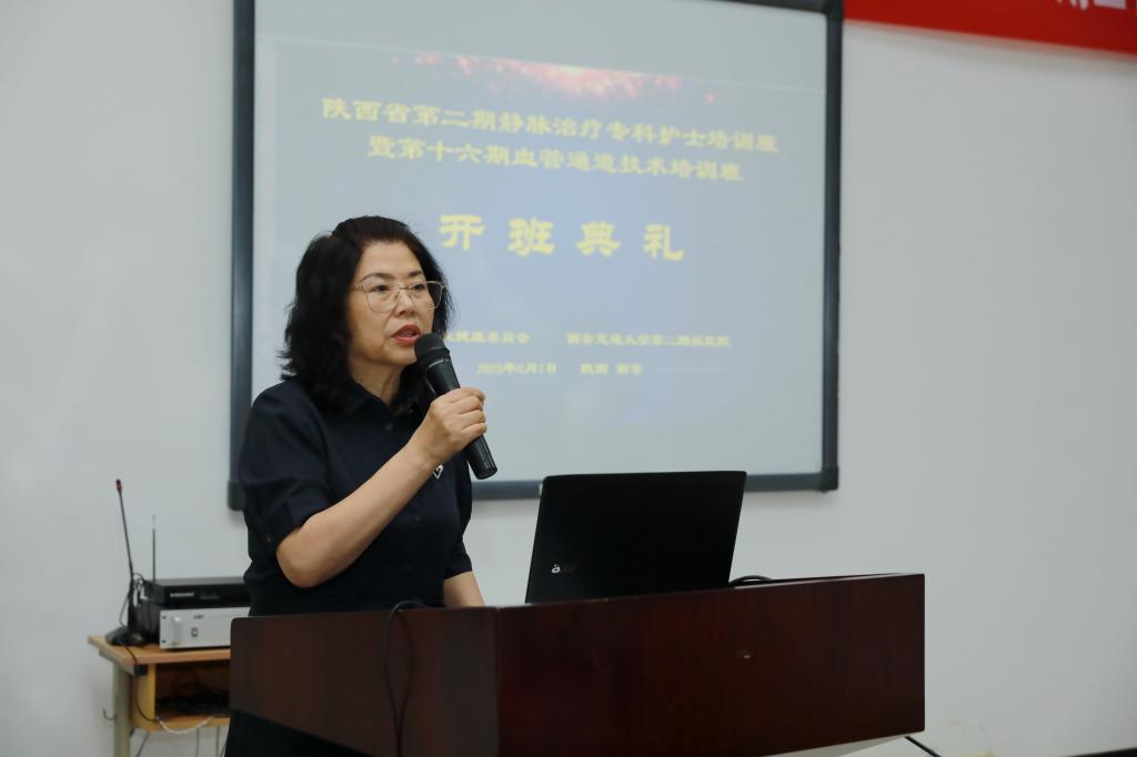 杨老师讲话.jpg
