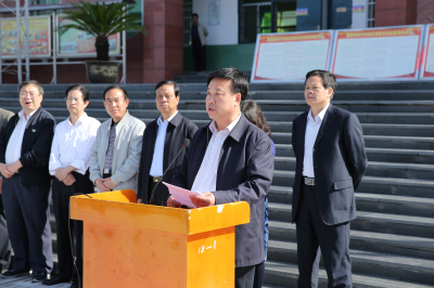 商南县教育局党委书记柯昌印主持仪式..jpg