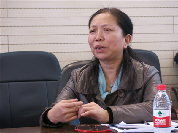 医保合疗办芦巧玲主任主持会议.JPG