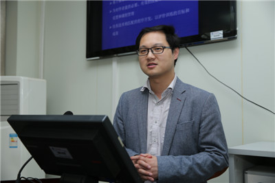 王振龙副教授给学员授课.JPG