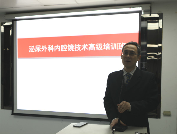 张主持.jpg