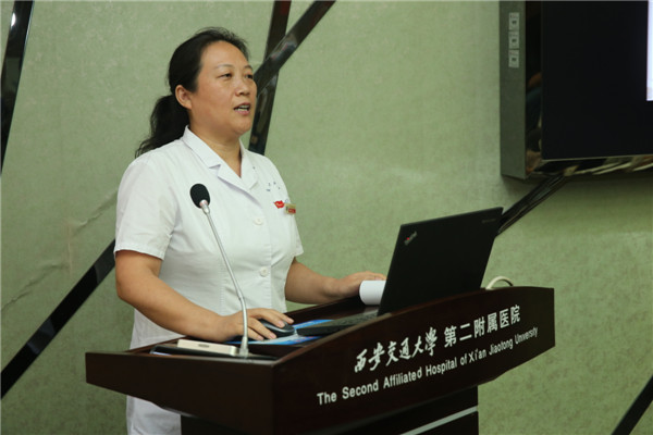 10.药学部席枝侠副主任汇报.JPG