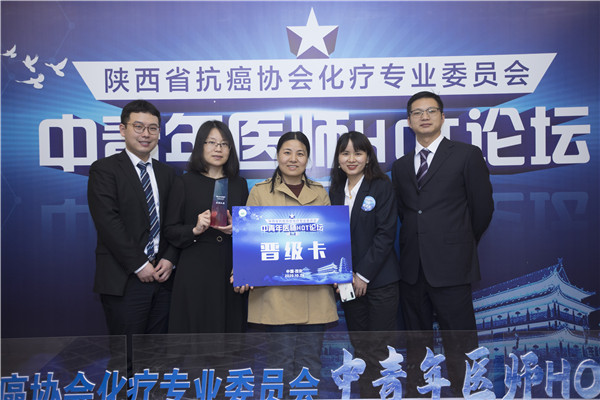 五人合影.jpg