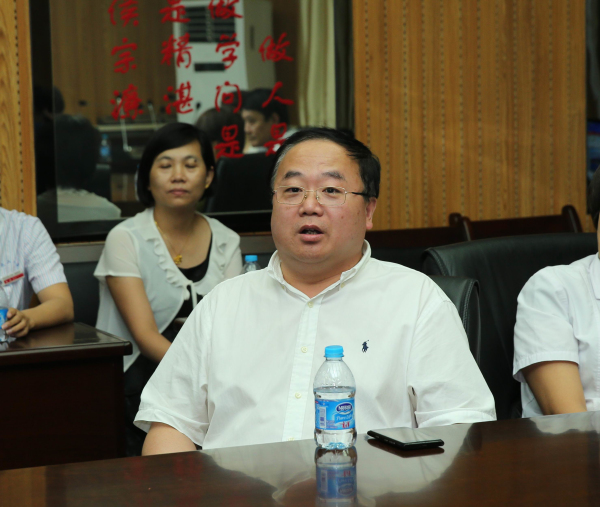 妇产科主任薛翔教授代表科室致欢送辞.jpg